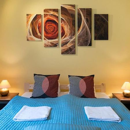 Big Cosy Retro Apt, Free Parking, 15Min Oldtown & Kazimierz - By Homelike Krakow Luaran gambar