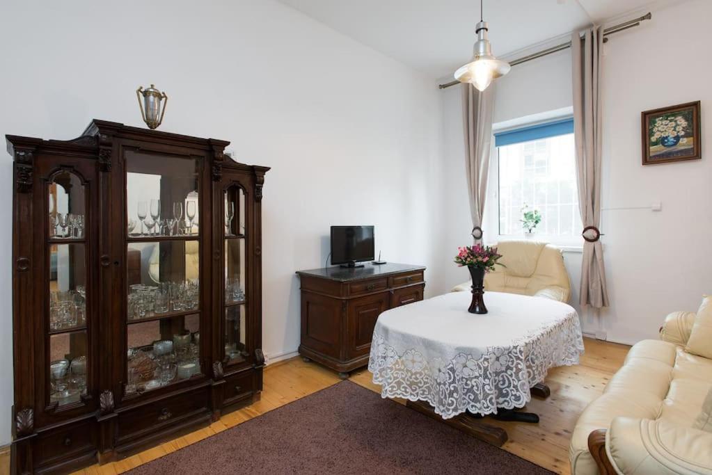 Big Cosy Retro Apt, Free Parking, 15Min Oldtown & Kazimierz - By Homelike Krakow Luaran gambar