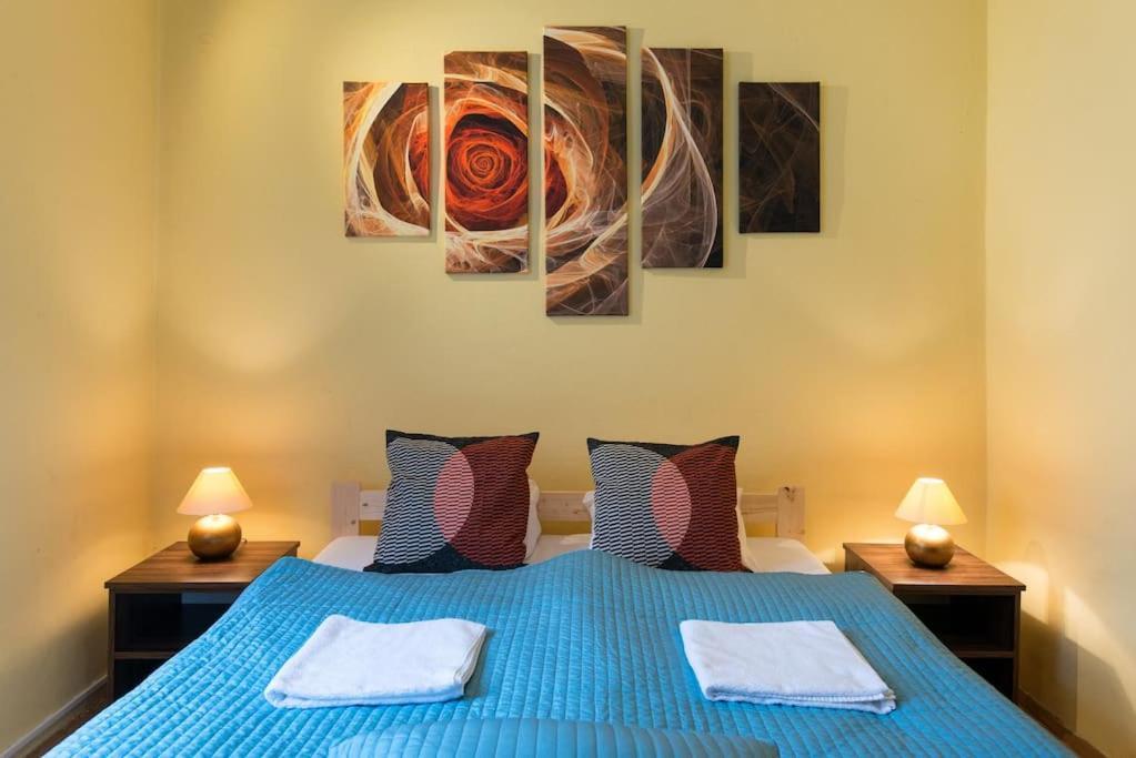 Big Cosy Retro Apt, Free Parking, 15Min Oldtown & Kazimierz - By Homelike Krakow Luaran gambar